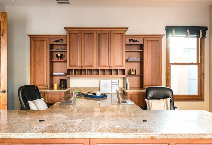 Primrose By Avantstay Extravagant Desert Estate W Theater Pool