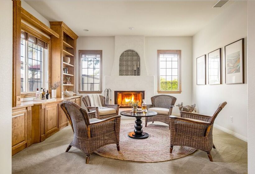 Villa Verdot By Avantstay Spectacular 6 Br Estate W Pool, Hot Tub, Tennis& B Ball Courts