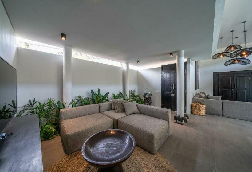 Villa Wiraja 2   Classy 4 Bdr Villa In The Heart For Canggu