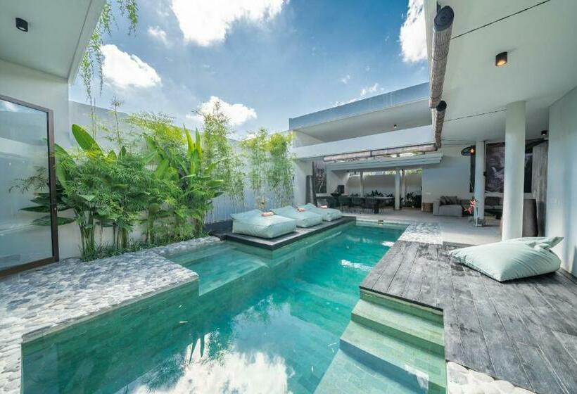 Villa Wiraja 2   Classy 4 Bdr Villa In The Heart For Canggu