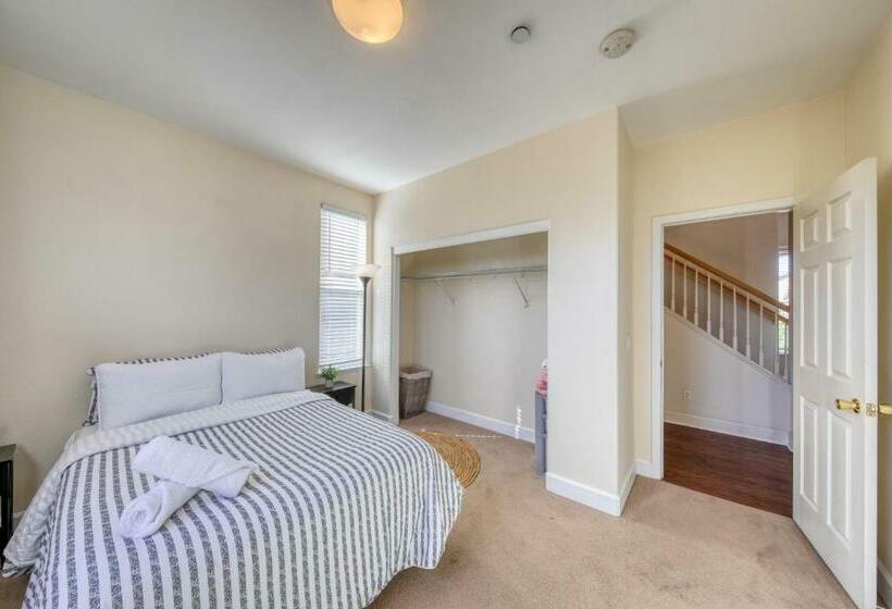 Wine Makers Two Story 6 Bed With Large Kitchen