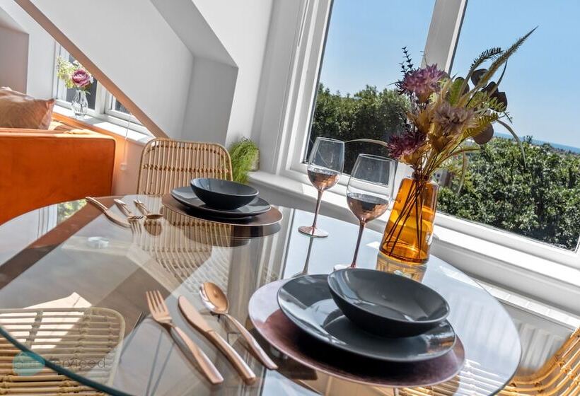 2 Bed  The Penthouse By Pureserviced