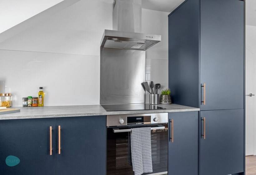 2 Bed  The Penthouse By Pureserviced