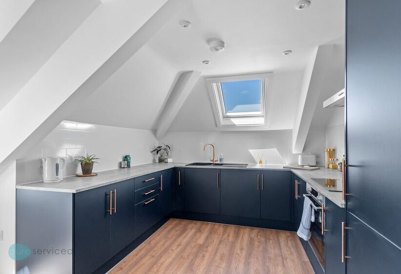 2 Bed  The Penthouse By Pureserviced