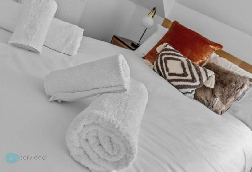 2 Bed  The Penthouse By Pureserviced