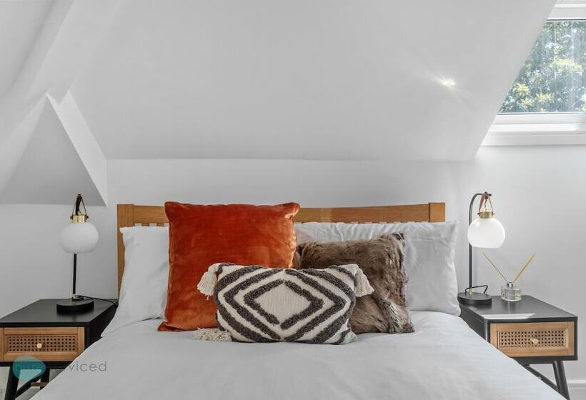 2 Bed  The Penthouse By Pureserviced