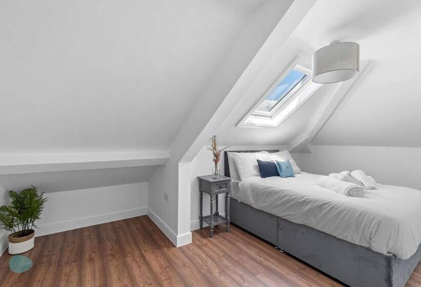 2 Bed  The Penthouse By Pureserviced
