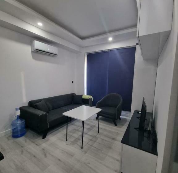 Aloha Airport Guest Home