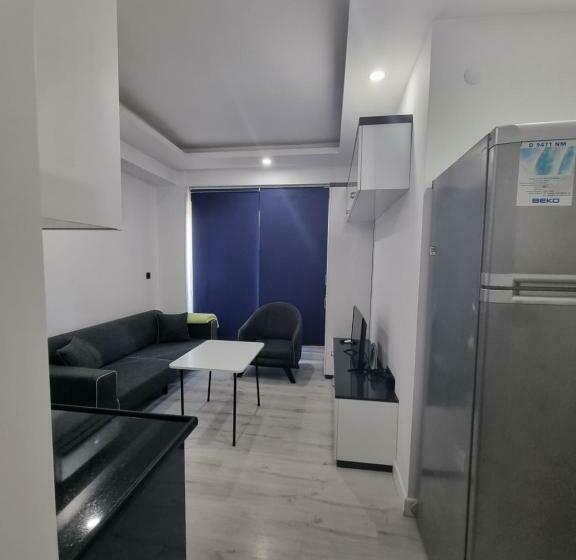 Aloha Airport Guest Home