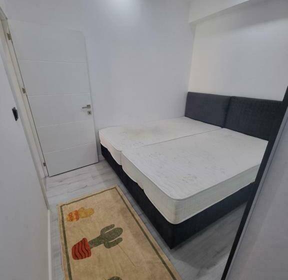 Aloha Airport Guest Home