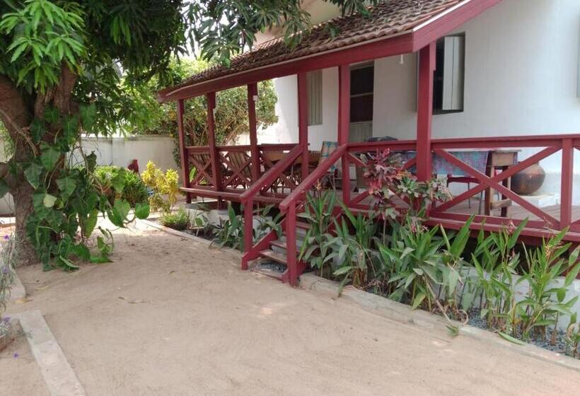 مبيت وإفطار Ezime Guesthouse And Pizzeria