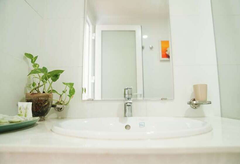 تختخواب و صبحانه Soho Inn