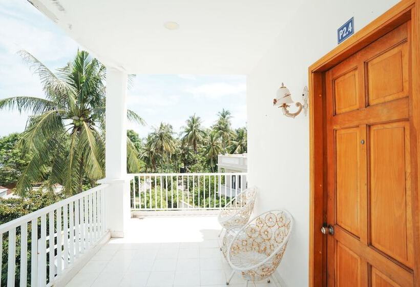 تختخواب و صبحانه Soho Inn