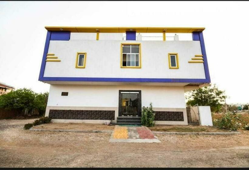 Отель Oyo 89929  Paras Villa