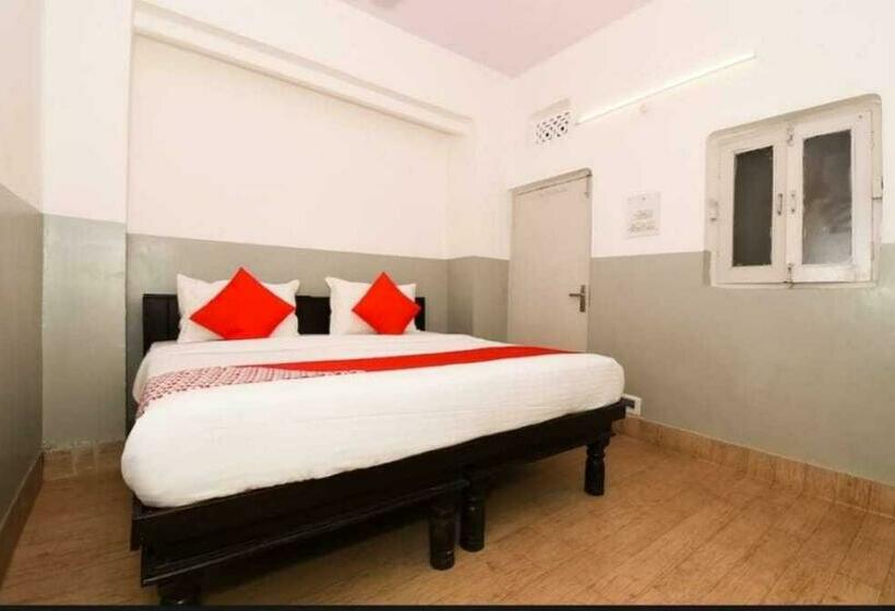 Отель Oyo 89929  Paras Villa