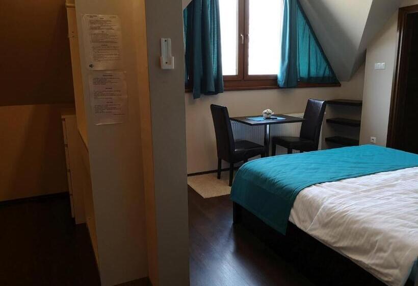 Parton Hotel & Bowling