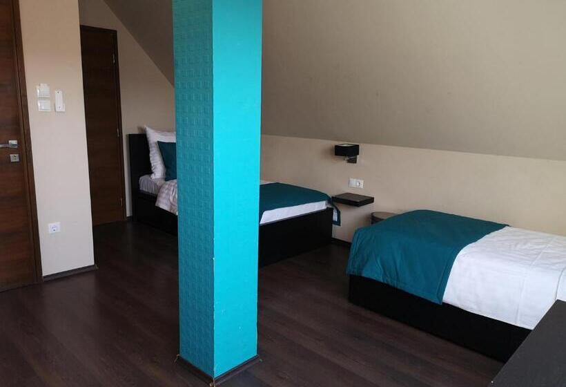 Parton Hotel & Bowling