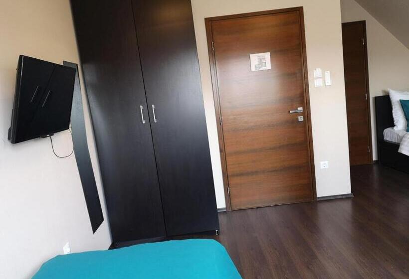 Parton Hotel & Bowling