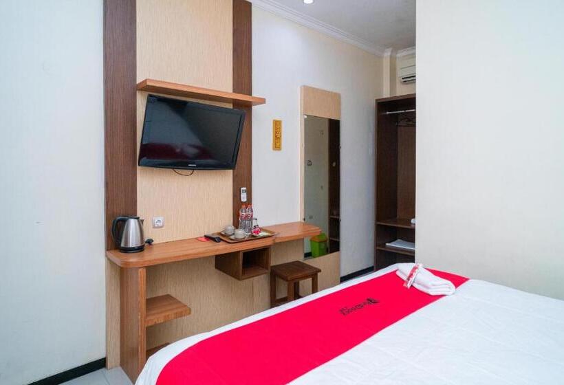 Hotel Reddoorz Plus Syariah @ Jalan Dokter Wahidin Bojonegoro