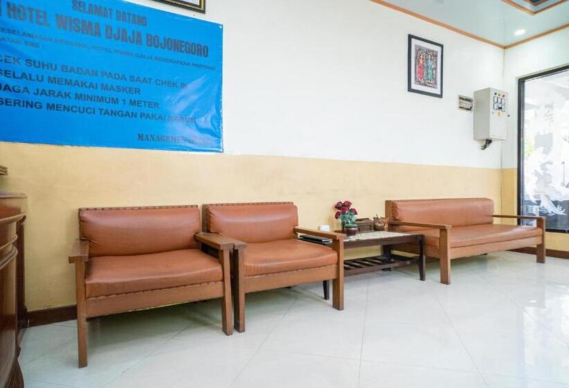 Hotel Reddoorz Plus Syariah @ Jalan Dokter Wahidin Bojonegoro