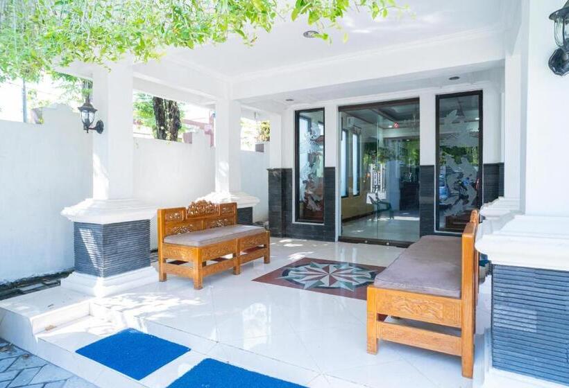 Hotel Reddoorz Plus Syariah @ Jalan Dokter Wahidin Bojonegoro