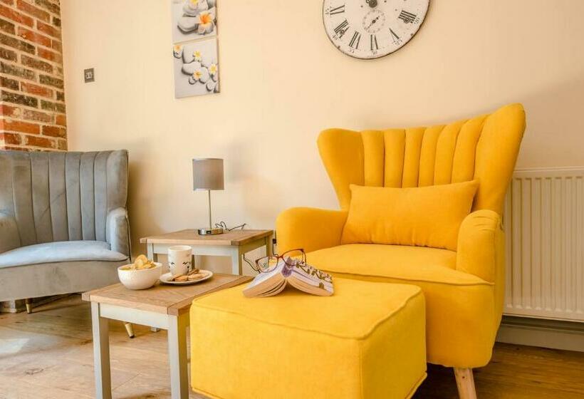 Maple Barn: Lux Rural Retreat Near Norfolk Coast