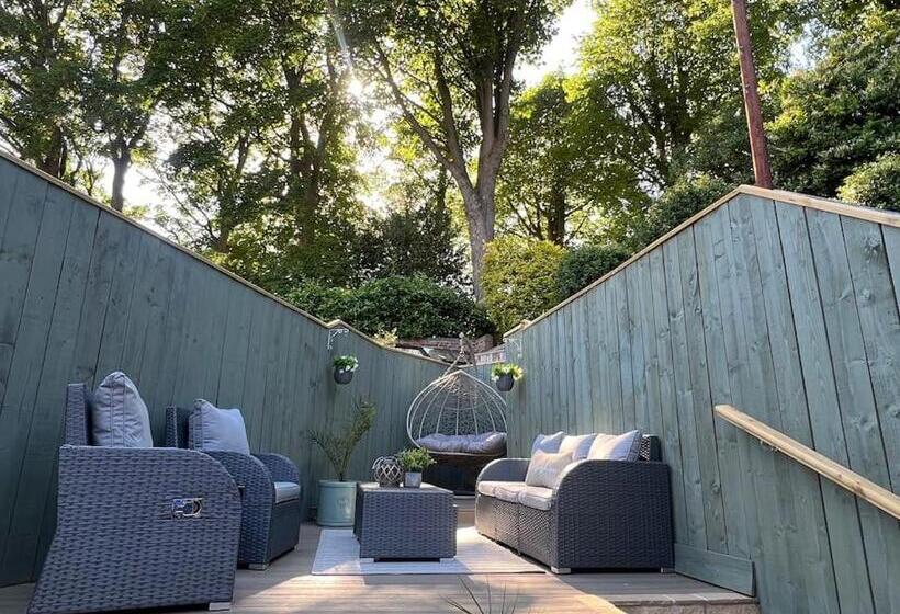 Mulberry House   Morpeth Town Centre   Hot Tub