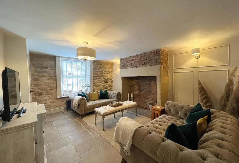 Mulberry House   Morpeth Town Centre   Hot Tub