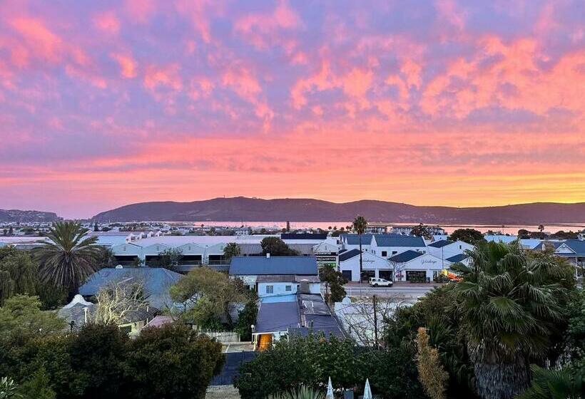 پانسیون Aestas Bed And Breakfast