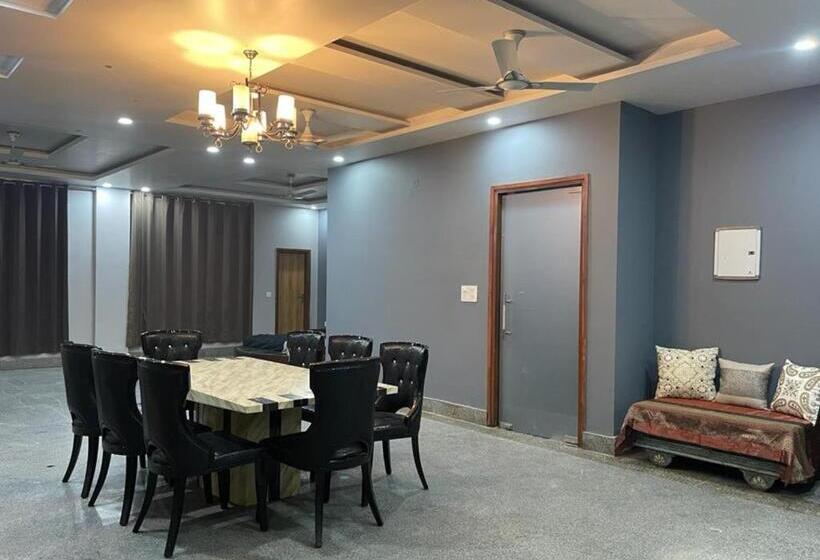 ペンション Big Hall For Functions, Parties Loud Music Allowed