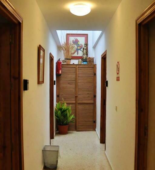 پانسیون Hostal Moncada