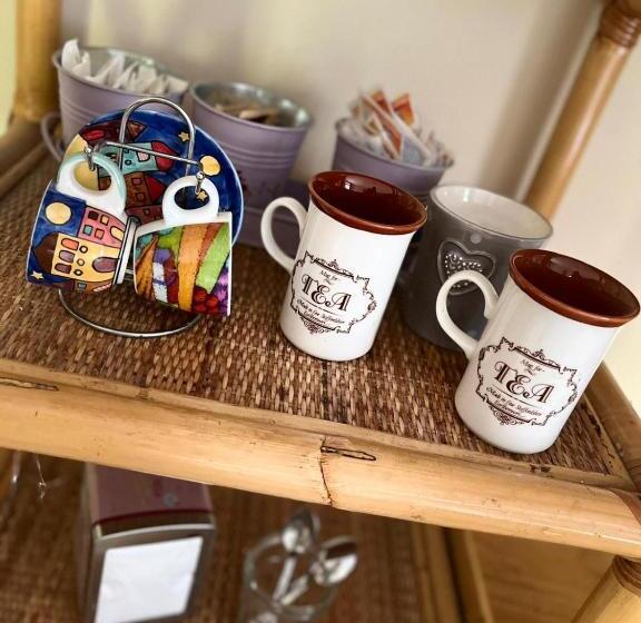 膳宿费 Il Gufo E Il Gatto Del Lago