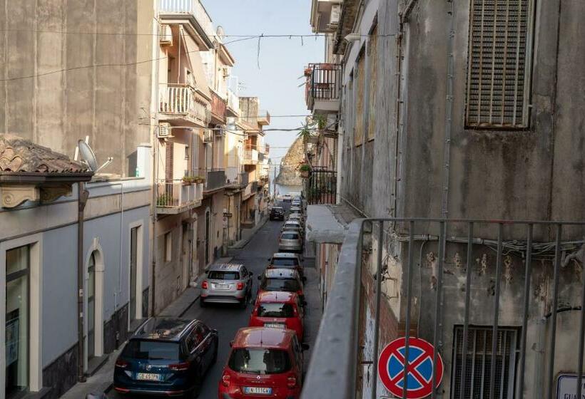 פנסיון L Angolo Di Acitrezza