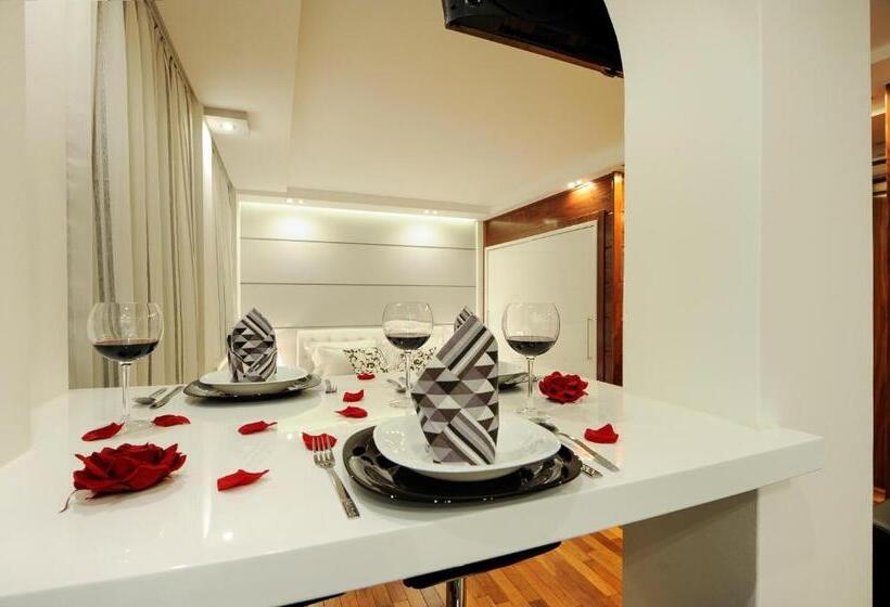 펜션 Main Street Studio And Rooms