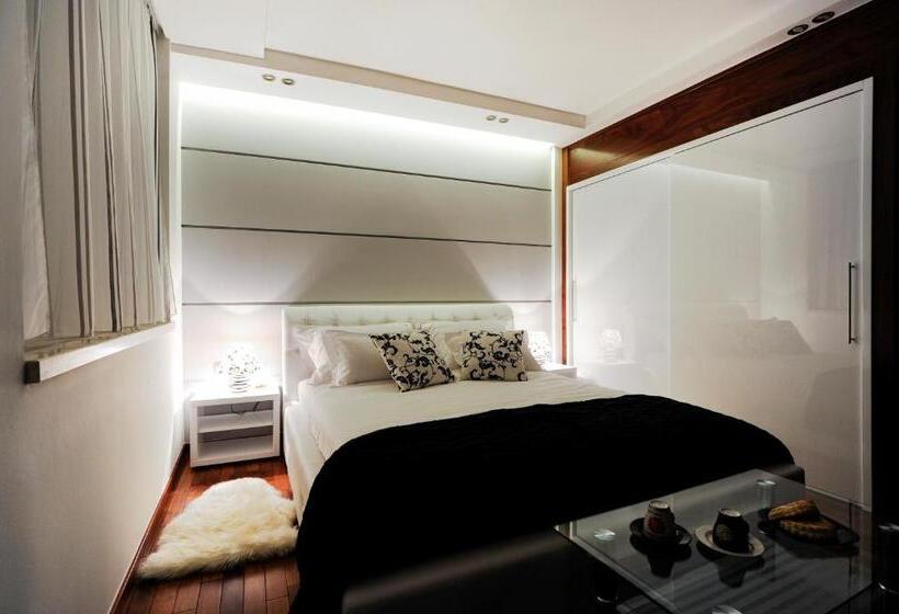 펜션 Main Street Studio And Rooms