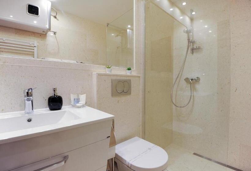 펜션 Main Street Studio And Rooms