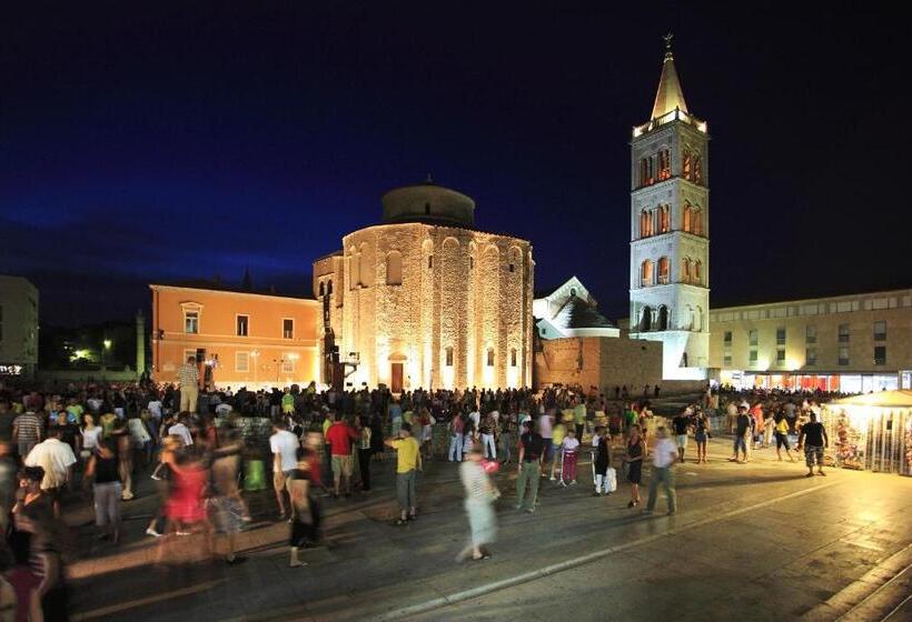 펜션 Main Street Studio And Rooms