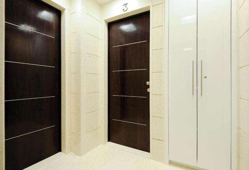 펜션 Main Street Studio And Rooms