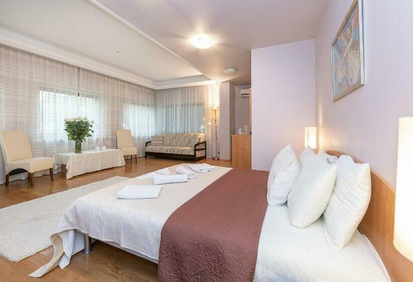 پانسیون Room In Guest Room   Valensija   Large Suite Apartment