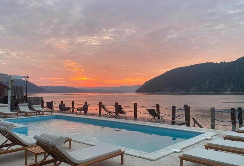 پانسیون Serenity