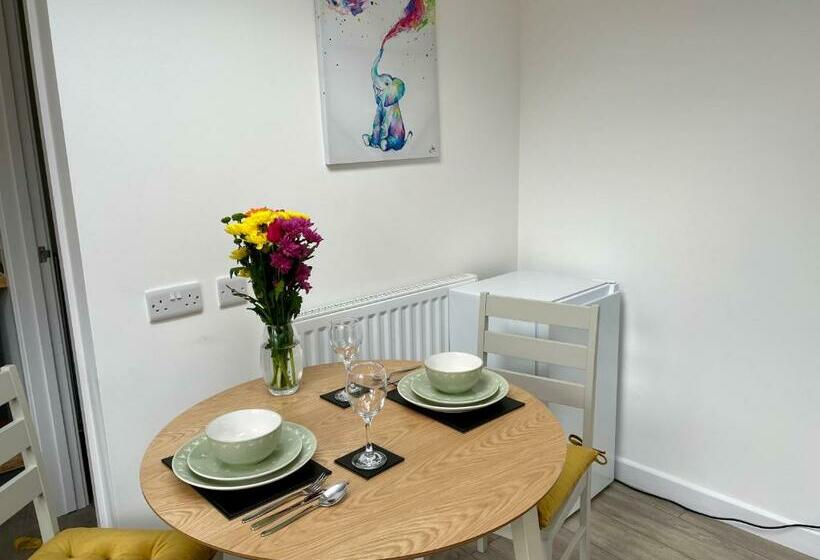 פנסיון The Little Hideaway