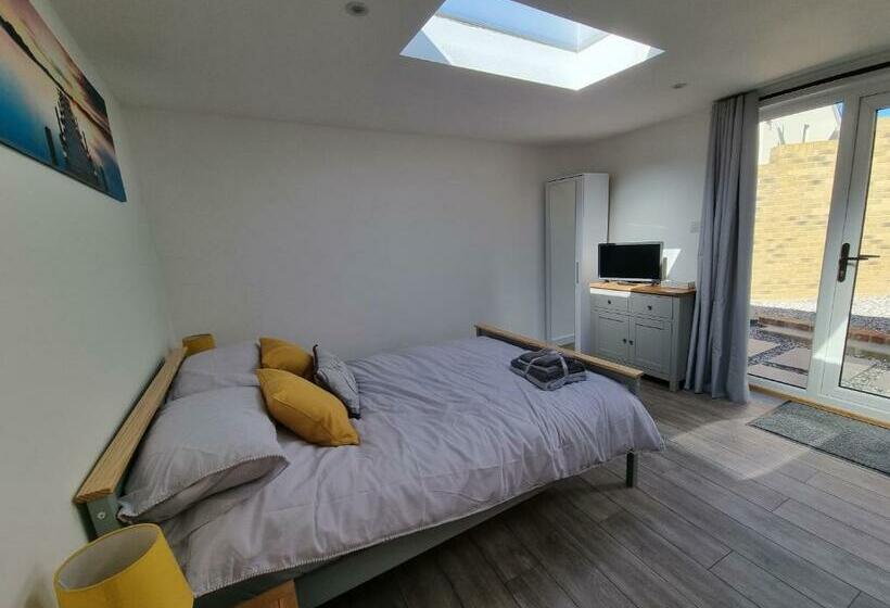 פנסיון The Little Hideaway