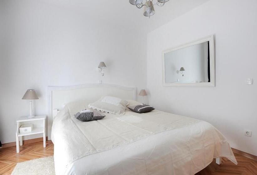 膳宿费 Tinel Rooms Old City Center