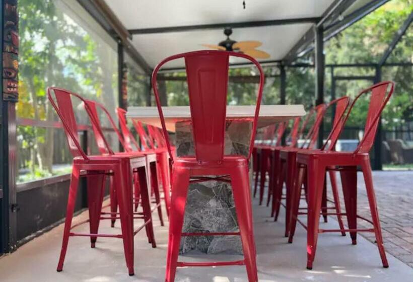 Poolside Cocoa Oasis W/ Tiki Bar!