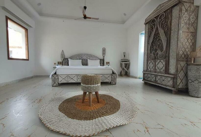 منتجع The French Town