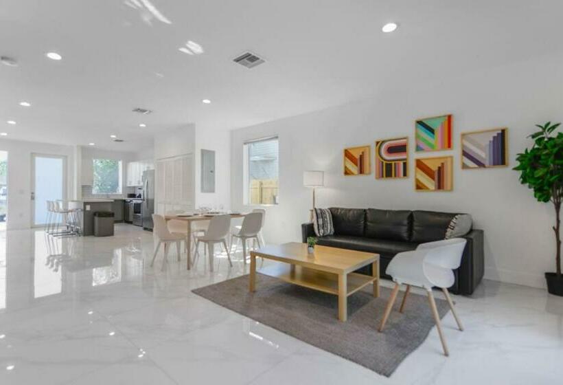 Wonderful 3 Bedrooms House, Spacious&bright