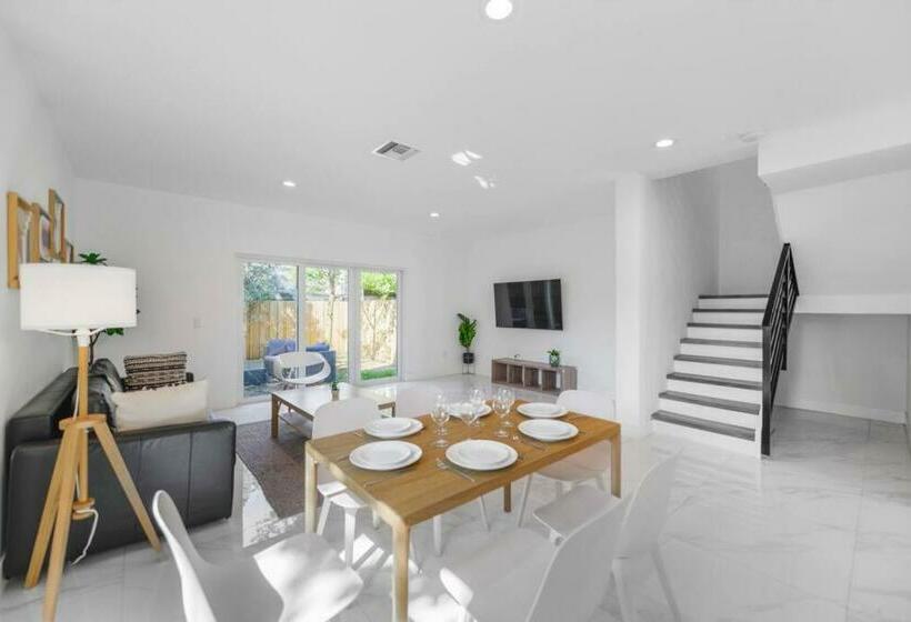 Wonderful 3 Bedrooms House, Spacious&bright