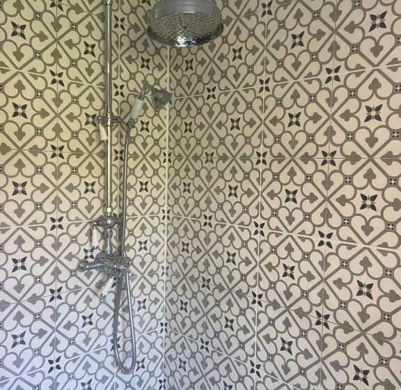 Woodbridge   Cosy Little 2 Bed Cottage