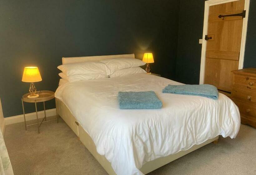 Woodbridge   Cosy Little 2 Bed Cottage