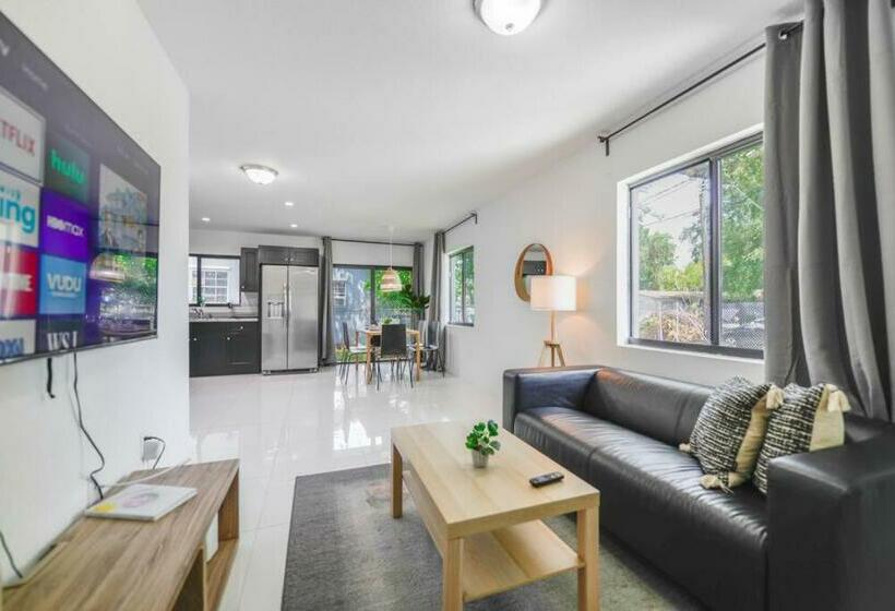 Awesome Duplex 3 Bedrooms 2 Bathrooms